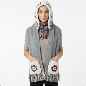 NEW Hand-Knitted Scarf Granny Squares Plush Yarn Hood &Pockets Fringe Gray White